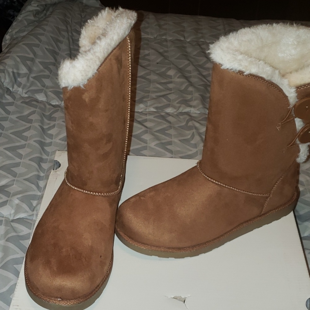 Low cut boots